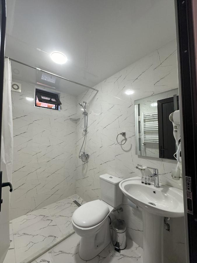 Bina N28 Hotel Kutaisi Bagian luar foto