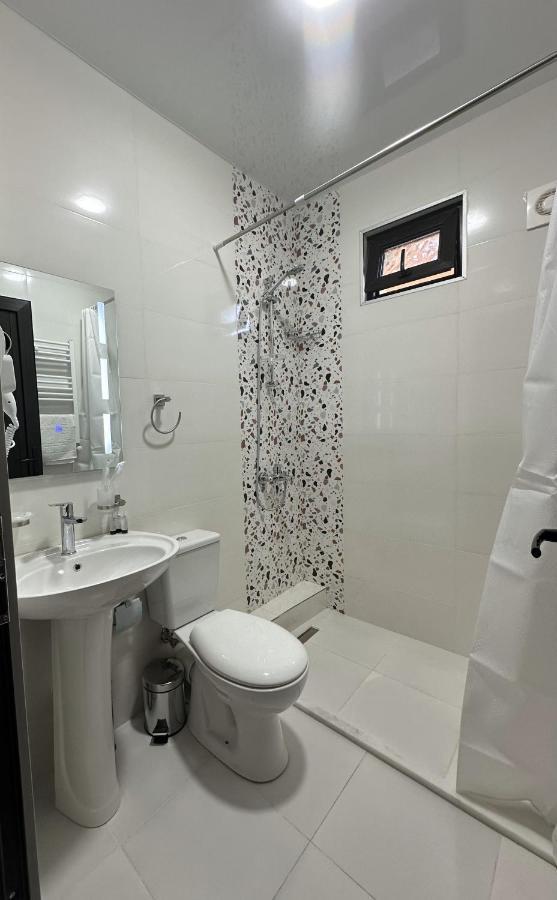 Bina N28 Hotel Kutaisi Bagian luar foto